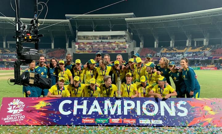 ફાસ્ટ બૉલર મેગાન શુટે પણ 13 રન આપીને 2 વિકેટ ઝડપી, ઓસ્ટ્રેલિયાએ આના જવાબમાં 44 રન સુધી બન્ને બેટ્સમેનો એલિસા હીલી (22) અને બેથ મુની (14)એ વિકેટ ગુમાવી દીધી હતી. પણ ગાર્ડનર (અણનમ 33) અને કેપ્ટન મેગ લેનિંગ (અણનમ 28)ની વચ્ચે ત્રીજી વિકેટની 62 રનની અતૂટ પાર્ટનરશિપની મદદથી 15.1 ઓવરમાંજ ટીમે બે વિકેટ પર 106 રન બનાવીને આસાન જીત નોંધાવી.