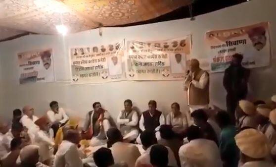 રાજસ્થાનમાં બાડમેરના સિવાનામાં ચૂંટણી સભા દરમિયાન કૉંગ્રેસના નેતા વિલાસરાવ મુત્તેમવારે કહ્યું, નરેંદ્ર મોદીને પીએમ બન્યા પહેલા કોણ ઓળખતુ હતું. આજે પણ પીએમ મોદીના પિતાનું નામ કોઇ નથી જાણતું, પરંતુ રાહુલ ગાંધીના પિતાનું નામ તો શું પેઢીઓના નામ પણ બધા જાણે છે અને જેના પિતાનું નામ ખબર નથી તે પ્રધાનમંત્રી મોદી, રાહુલ ગાંધી પાસે હિસાબ માંગી રહ્યા છે. કૉંગ્રેસ નેતાના આ નિવેદન બાદ રાજકારણ ગરમાયું છે. 