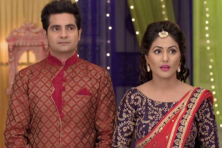  કસોટી જિંદગી કી..માં કોમોલિકા તરીકે કસોટીમાં આવેલી હિના ખાનના ડાયલોગ પણ સોશિયલ મીડિયા પર ઘણા હીટ થયા હતા. યે રિશ્તા ક્યા કહેલાતા હૈમાં અક્ષરાના રોલથી હિના ખાનને ખૂબ લોકપ્રિયતા મળી હતી.