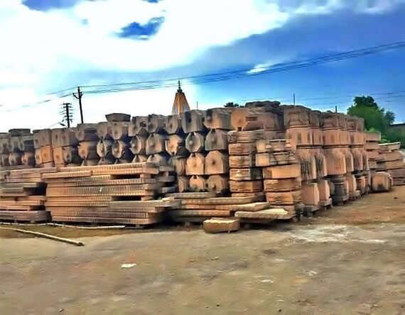 રામમંદિરના મુદ્દે સુપ્રીમ કોર્ટમાં જાન્યુઆરીમાં ચુકાદો આવે તેવી સંભાવના છે, ત્યારે સમગ્ર ચિત્ર સ્પષ્ટ થઈ જશે. સરકાર રામમંદિર મુદ્દે વટહુકમ બહાર પાડશે કે કેમ તેવા પ્રશ્નના જવાબમાં શાહે કહ્યું કે કોર્ટનો ચુકાદો આવે તે પછી મહત્ત્વનો નિર્ણય લેવાશે.