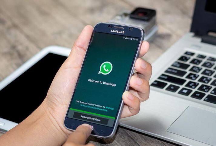 નવી દિલ્હીઃ વોટ્સએપથી ચાઇલ્ડ પોર્નોગ્રાફી રોકવા માટે ભારત સરકારે એક નવા કાયદાની દરખાસ્ત કરી છે. વોટ્સએપ ગ્રુપમાં ચાઇલ્ડ પોર્નોગ્રાફી ઝડપથી શેર કરવામાં આવી રહી છે અને આ સમસ્યા ગંભીર છે. રિપોર્ટ મુજબ સરકારે પ્રોટેક્શન ઓફ ચિલ્ડ્રન ફ્રોમ સેક્શુઅલ ઓફેન્સ એક્ટમાં સુધારો કરવાની તૈયારી છે.