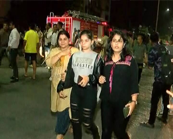 આગમ આર્કેડમાં ઉપરના માળે બાળકો પણ ફસાયાં હતાં. ટ્યુશન ક્લાસમાં આવેલા બાળકો ધૂમાડાથી ગૂંગળામણ અનુભવતાં 50થી વધુને રેસ્ક્યુ કરાયાં હતાં. બાળકોને ફાયરબ્રિગેડની ક્રેન દ્વારા સલામત રીતે બહાર કાઢવામાં આવ્યાં હતાં. ફાયરબ્રિગેડની લગભગ પાંચથી વધુ ગાડીઓ ઘટના સ્થળે પહોંચી ગઈ હતી. જેમણે આગ પર કાબુ મેળવવાની સાથે સાથે ફસાયેલા લોકોને સલામત રીતે બહાર કાઢવા માટે રેસ્ક્યુ ઓપરેશન શરૂ કર્યું હતું.