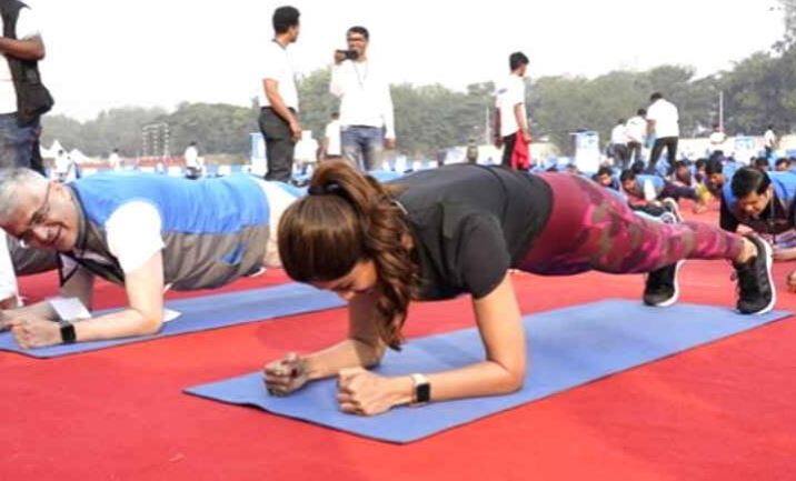 શિલ્પા શેટ્ટીએ તાજતરમાં જ શિરડ સાઈ મંદિરમાં કિંમતી મુગટ ભેટ ધર્યો હતો.