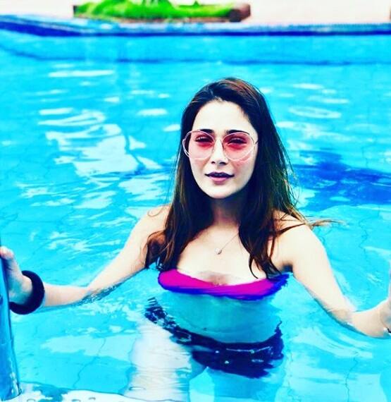 આ પહેલા સારા ખાન ત્યારે વિવાદોમાં આવી હતી જ્યારે તેની બહેને તેનો બાથટબમાં નહાતી હોય તેવો ન્યૂડ વીડિયો શેર કર્યો હતો. પરંતુ બાદમાં સારા ખાને આ મુદ્દે સ્પષ્ટતા કરતાં કહ્યું હતું કે તેની બહેન તે સમયે નશામાં ચૂર હતી અને ભૂલથી આ વીડિયો શેર થઈ ગયો હતો.