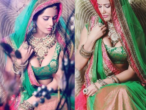 આ એક ફોટોમાં પૂનમ પાંડેએ બોલ્ડનેસની હદ વટાવી દીધી છે. તેણે ફોટોમાં પોતાનું અડધું ટોપ ઉતારી નાખ્યું છે. પૂનમે આ ફોટો શેર કરીને ચાહકોને રાજી-રાજી કરી દીધા છે.