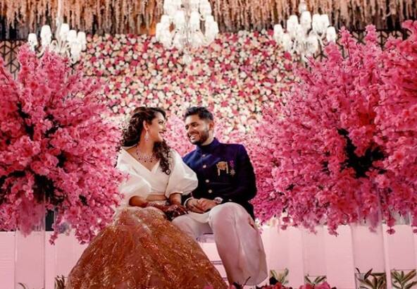 જણાવીએ કે, આ વર્ષે વિતેલા ઓગસ્ટમાં શ્રીતિ અને રોહિતની રિંગ સેરેમની યોજાઈ હતી. લગ્ન 17 ડિસેમ્બરે થવાના છે પરંતુ હલ્દી અને સંગીત સેરેમની લગ્નના એક દિવસ પહેલા જ શરૂ થઈ જશે. કહેવાય છે કે, શ્રૃતિ લગ્નમાં બોલિવૂડના સૂપરસ્ટાર આમિર ખાન સામેલ થઈ શકે છે. કારણ કે આમિર અને કુલભૂષણ એક બીજાને સારી રીતે ઓળખે છે.