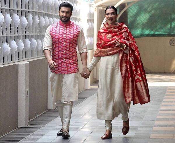 આજની રિસેપ્શન પાર્ટી રાત્રે 8 વાગ્યે શરૂ થશે. સૌથી મહત્વપૂર્ણ વાત એ છે કે, લગ્ન બાદ સતત તેના લૂકને લઈને ચર્ચામાં રહેનાર દીપિકા અને રણવીર ક્યાં અવતારમાં જોવા મળશે.