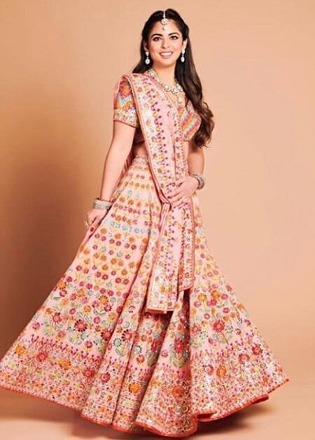 આ લગ્ન ભારતીય રીત રિવાજ પ્રમાણે ખાસ મિત્રો અને પરિવારની હાજરીમાં કરવામાં આવશે. અંબાણી અને પીરામલ પરિવાર છેલ્લા 40 વર્ષથી મિત્રો છે. 