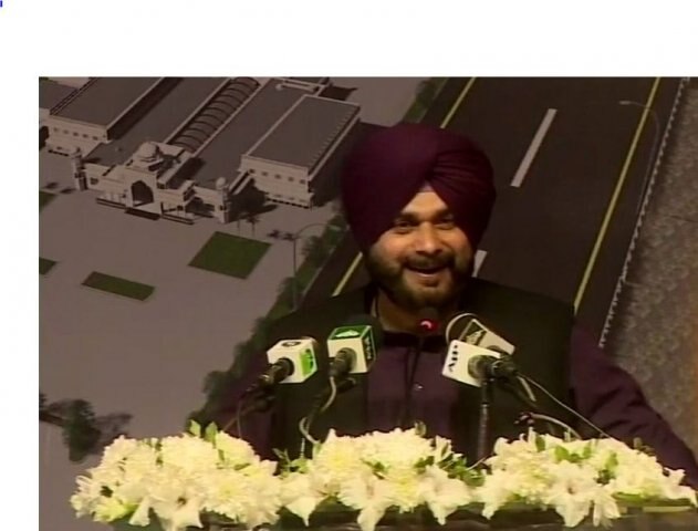 Pakistan Pm Launches Kartarpur Corridor Project navjot sidhu says Mera yaar dildaar Imran Khan પાક. PMએ કરતારપુર કોરિડોરનો કર્યો શિલાન્યાસ, સિદ્ધૂએ કહ્યું- ‘મારા યાર દિલદાર ઇમરાનનો આભાર’