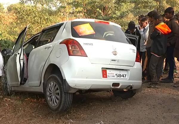 અકસ્માત બાદ ટ્રેલરમાં લાગેલી આગના કારણે અગનજ્વાળાઓ ફેલાઈ ગઈ હતી. આગ એટલી ભયાનક હતી કે તાત્કાલિક ફાયર અને પોલીસના અધિકારીઓ ઘટના સ્થળે પહોંચી ગયા હતાં. ત્યાર બાદ આગને કાબુમાં લઈ સ્ટેટ હાઈવે પર વાહનોની અવર-જવર ફરી ચાલુ કરવામાં આવી હતી. મૃતદેહોને પોલીસે પાંથાવાડા રેફરલ હોસ્પિટલ ખાતે પીએમ અર્થે ખસેડી હતી.