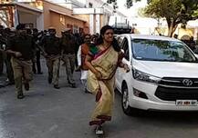 CM યોગી આદિત્યનાથ આવતાં કયા મહિલા IAS પી.ટી.ઉષાની જેમ દોડ્યા, લોકો જોતાં રહી ગયા