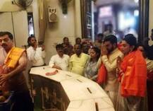 લગ્ન બાદ સિદ્ધિવિનાયક મંદિરના દર્શન કરવા પહોંચ્યા દીપિકા-રણવીર, જુઓ તસવીરો