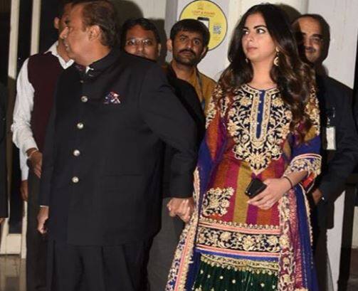 એક ડિસેમ્બરના નિકના ધર્મ મુજબ ક્રિશ્ચિયન રીતિ રિવાજ મુજબ બંને લગ્ન કરશે. બીજી ડિેસેમ્બરને હિંદુ રીતિ રિવાજ મુજબ સાત ફેરા ફરશે. લગ્ન બાદ 4 ડિસેમ્બરે દિલ્હીમાં રિસેપ્શનનું આયોજન કરવામાં આવ્યું છે. 