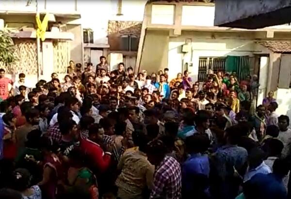 માં ઉમિયાની આરતી કરતા પાસના કાર્યકરોને અટકાવતા વિરોધ થયો હતો અને ત્યારબાદ પોલીસ બોલાવાઈ હતી જેમાં કન્વીનરોની અટકાયત કરી મામલો થાળે પાડ્યો હતો. જોકે આ મામલે કોઈ કેસ કરવામાં આવ્યો નથી. ફક્ત અટકાયત કરવામાં આવી અને ત્યારબાદ તમામને છોડી મૂકવામાં આવ્યા હતા. જોકે પાસના આરોપથી વિપરીત પોલીસ દ્વારા આવી કોઈ ઘટના કે ભેદભાવનો ઈન્કાર કરવામાં આવ્યો હતો. 