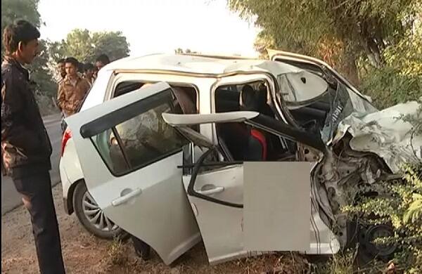 પુત્રના લગ્ન પતાવી મહેબુબ ખાન, તેમનાં પત્ની સાયરાબાનું અને શનિવારે જેનાં લગ્ન હતાં તે આયશાબાનુ સહિત 6 લોકો સ્વીફ્ટ ગાડી (જીજે 1-કેજી 5847) લઇ અમીરગઢ આવવા નીકળ્યા હતાં.