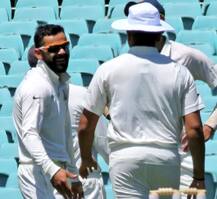 વિરાટ કોહલીએ બેટિંગમાં નહીં બોલિંગમાં પણ અજમાવ્યો હાથ, જાણો શું આવ્યું પરિણામ