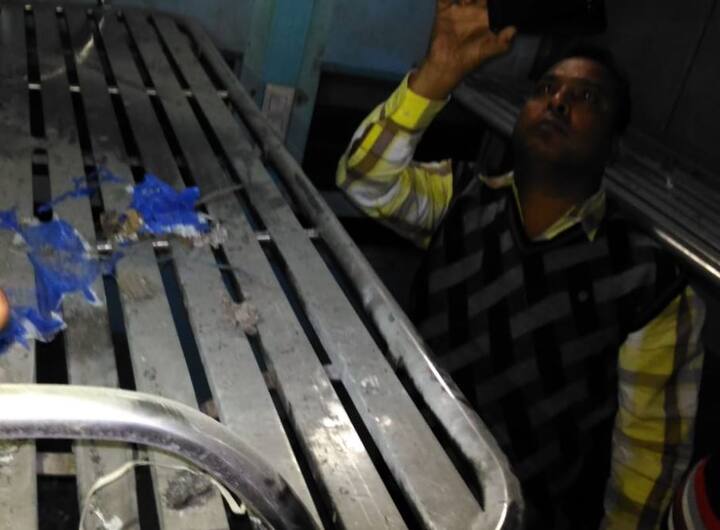  આ બ્લાસ્ટ રાંગિયા ડિવિઝની અંદર હરિસિંગા સ્ટેશન નજીક થયો છે. સ્થાનીય લોકો અનુસાર ટ્રેનના એન્જીનના ચોથા કોચમાં આ બ્લાસ્ટ થયો છે. આ ટ્રેન હરિસિંગા સ્ટેશનથી સાંજે 6.54 વાગ્યે રવાના થઇ હતી અને 3 કિલોમીટર જેટલું અંતર કાપ્યા બાદ આ બ્લાસ્ટ થયો હતો. 