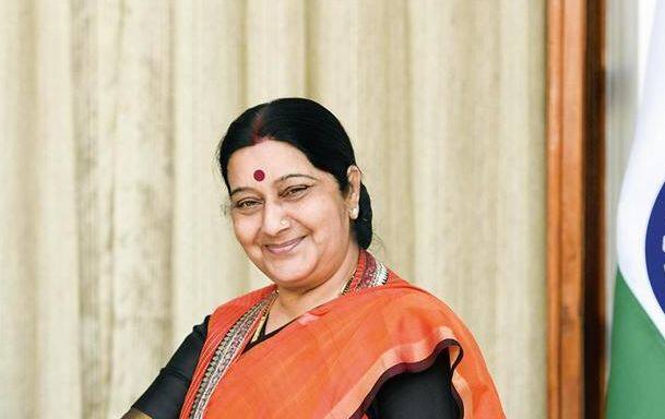 સુષ્મા સ્વરાજે રાહુલ ગાંધીના નિવેદન પર પલટવાર કરતાં કહ્યું કે, રાહુલ ગાંધી તેમના ધર્મને લઈ મૂંઝવણમાં છે. વર્ષો સુધી પાર્ટીએ તેમને એક ધર્મનિરપેક્ષ નેતા તરીકે રજૂ કર્યા જ્યારે હવે ચૂંટણી આવી રહી છે અને લાગ્યું કે હિન્દુ બહુમતી છે તો તેમણે આ છબી બનાવી.