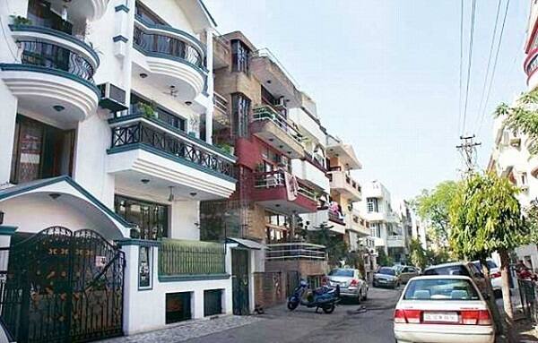 તેવી જ રીતે મલ્ટી લેવલ પાર્કિંગ, ઓપન પ્લોટ, બીજા જાહેર સ્થાનો પર પાર્કિંગ થતાં વાહનો પર ઓફસ્ટ્રીટ પાર્કિંગ દર વસુલવામાં આવશે. જેમાં, ઓન સ્ટ્રીટ પાર્કિંગ દર વધુ રાખવામાં ‌આવશે.