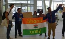 INDvAUS: એડિલેડમાં ટીમ ઈન્ડિયાનું ‘ભારત આર્મી’એ કર્યું સ્વાગત, જુઓ તસવીરો