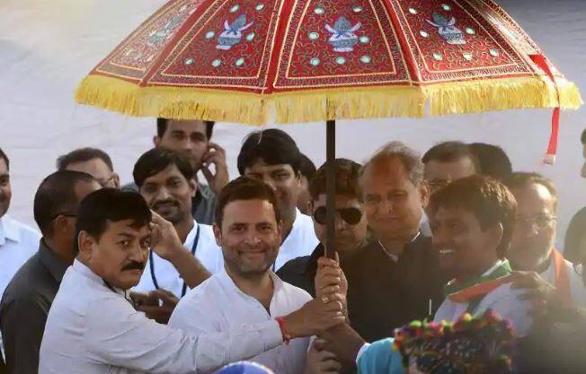 સાંતલપુરઃ કોંગ્રેસના દિગ્ગજ નેતા અને રાધનપુરના ધારાસભ્ય અલ્પેશ ઠાકોરના PA સામે લૂંટની ફરિયાદ નોંધાઇ છે. સૂત્રોના જણાવ્યા પ્રમાણે સાંતલપુર તાલુકનાં મઢુત્રા ગામે નર્મદા કેનાલ ઉપર અલ્પેશ ઠાકોરના PAએ નર્મદાના અધિકારી સામે દાદાગીરી કરી હતી. ઉપરાંત તેનો મોબાઇલ પણ ઝૂંટવી લીધો હતો. આ ઘટના અંગે કુલ 14 લોકો સામે ફરિયાદ નોંધાવવામાં આવી છે.