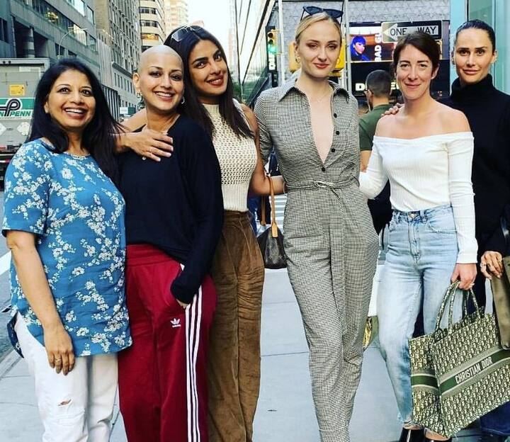 સોનાલી બેંદ્રેએ 4 જુલાઈના રોજ એક ટ્વિટર પોસ્ટ દ્વારા તેને હાઇ ગ્રેડનું મેટાલિસ્ટિક કેન્સર થયું હોવાની જાહેરાત કરી હતી. 