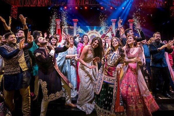 સૂત્રોના જણાવ્યા પ્રમાણે, પ્રિયંકાની ચૂડા સેરેમની બીજી ડિસેમ્બરના રોજ બપોરના સાડા ત્રણ વાગ્યાની આસપાસ થઈ હતી. લગ્નમાં પ્રિયંકા લાલ રંગની સાથે કુંદન જ્વેલરી કેરી કરી હતી. પ્રિયંકા-નિકે પેલેસના બરાદારી લોનમાં લગ્ન કર્યા હતાં. આ લોનના બેકડ્રોપમાં મેહરાનગઢ કિલ્લો છે. હિંદુ રીતિ-રિવાજ પ્રમાણેના લગ્ન માટે 40 ફૂટ ઊંચો મંડપ તૈયાર કરવામાં આવ્યો હતો.