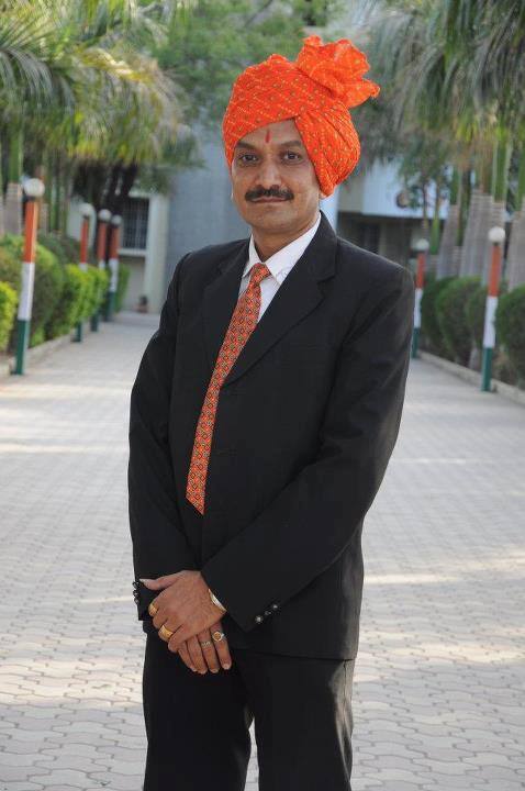 પોલીસ રીક્રુટમેન્ડ બોર્ડના ચેરપર્સન વિકાસ સહાયને પોલીસ રીક્રયુટમેન્ટ બોર્ડના વાયરલેસ પોલીસ સબ-ઈન્સ્પેક્ટર ભરત બોરાણાએ ફોન કરીને આન્સરશીટ ફરતી થઈ હોવાની જાણ કરી હતી.