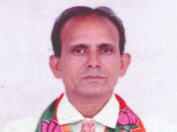 અરજણ વાવ ગામનો રહેવાસી મનહર રણછોડભાઈ પટેલ ભાજપમાંથી બાયડ નગરપાલિકા ચૂંટણી લડી ચૂક્યો છે. લોકરક્ષણ પેપર લીકમાં નામ ખુલતાં જ મનહર પટેલને ભાજપમાંથી સસ્પેન્ડ કરી દેવામાં આવ્યો છે. 