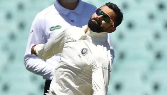 ક્રિકેટ ઓસ્ટ્રેલિયા સામે રમાયેલી પ્રેક્ટિસ મેચમાં વિરાટ કોહલીએ બોલિંગ કરી હતી અને એક વિકેટ લીધી હતી. કોહલીની બોલિંગનો વીડિયો ક્રિકેટ ઓસ્ટ્રેલિયાએ શેર કર્યો હતો અને કોહલીએ આ વીડિયો તેના ફેસબુક પેજ પર શેર કરીને લખ્યું કે, એવું શું કામ છે જે કેપ્ટન ન કરી શકે. જેના કારણે ફેન્સ તેને ટ્રોલ કરી રહ્યા છે.