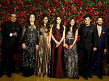 દીપવીરના રિસેપ્શનમાં પોઝ આપતા હતા મુકેશ અંબાણી, ફોટોગ્રાફરે કહ્યું- સર જિયો ચાલતું નથી