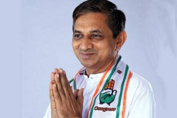 જસદણ વિધાનસભા પેટા ચૂંટણીની જાહેરાત થતાં જ માહોલ જામ્યો છે. કોંગ્રેસમાંથી ભાજપમાં ગયેલા અને જસદણ વિધાનસભામાં ભાજપના ઉમેદવાર કુંવરજી બાવળીયાએ કહ્યું હતું કે, અવસર નાકીયાને ટિકિટ આપજો. કોંગ્રેસે બાવળીયા સામે અવસર નાકીયાને ટિકિટ આપી છે.