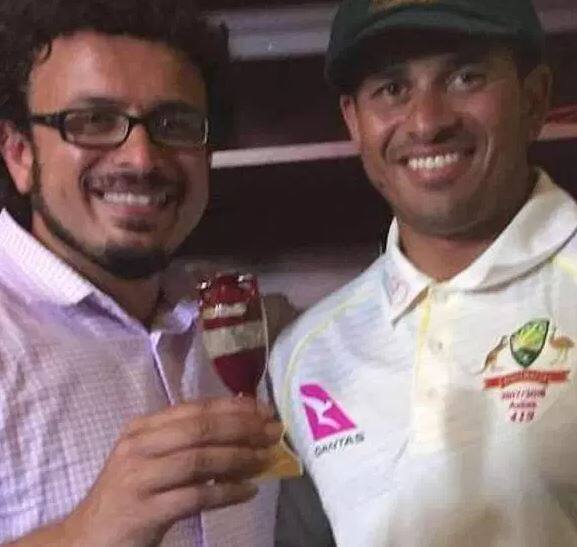 ખ્વાજાના ભાઈ અર્સલાન ખ્વાજાએ નકલી દસ્તાવેજોનો ઉપયોગ કરીને ટેરરિસ્ટ ટાર્ગેટનું નકલી લિસ્ટ બનાવ્યું હતું. આ ધરપકડ ઓગસ્ટમાં ન્યૂ સાઉથ વેલ્સ યૂનિવસિર્ટી ગ્રાઉન્ડ પર મળેલા દસ્તાવેજના આધારે કરવામાં આવી છે. જેમાં આતંકી ષડયંત્ર અને તેની હિટ લિસ્ટ સામેલ હતી. ખ્વાજાનો ભાઈ ન્યુ સાઉથ વેલ્સ યુનિવર્સિટીમાં 25 વર્ષીય મહોમ્મદ કામર નિઝામુદ્દીનનો સહયોગી છે. નિઝામુદ્દીનને આતંકી ટાર્ગેટના લિસ્ટના સંદર્ભમાં પકડવામાં આવ્યો હતો.