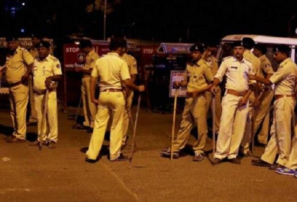 ફોટો મળ્યાં બાદ તેમણે સરૈયાના પરિવાર પાસે ખાત્રી કરાવી હતી. તેઓએ મિત્તલ સરૈયા જ હોવાનું કહેતાં તાબડતોબ મોડી સાંજે 7.30 વાગ્યે ક્રાઈમ બ્રાંચની એક ટીમને દમણ રવાના કરવામાં આવી હતી. બીજી તરફ સરૈયા ભાગી ન જાય તે માટે દમણ પોલીસની મદદ લેવામાં આવી હતી. મોડીરાતે દમણ પહોંચેલી ક્રાઈમ બ્રાંચની ટીમ સરૈયાનો કબજો મેળવી વડોદરા આવવા નીકળી હતી.