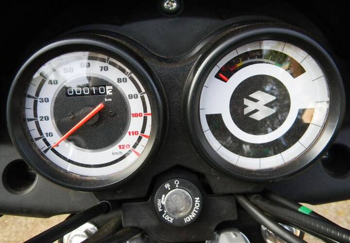 બજાજની બાઇક તેની માઇલેજ માટે જાણીતી છે. આ બાઇક પેટ્રોલ દીઠ 80 કિલોમીટરની માઇલેજ આપતી હોવાનો દાવો કરવામાં આવ્યો છે. 