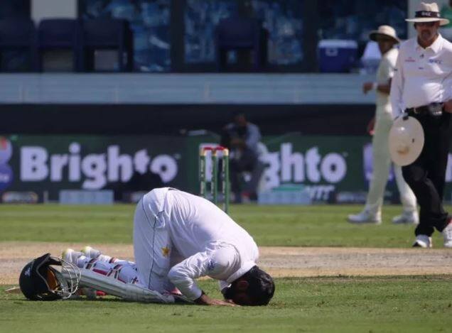 હફીઝે 2003માં કરાચીમાં બાંગ્લાદેશ સામે ટેસ્ટ ક્રિકેટમાં ડેબ્યૂ કર્યું હતું. અબુધાબીમાં તે ન્યૂઝીલેન્ડ સામે કરિયરની 55મી ટેસ્ટ મેચ રમી રહ્યો છે. ટેસ્ટમાં તે અત્યાર સુધીમાં 3644 રન બનાવી ચુક્યો છે. જેમાં 10 સદી અને 12 અડધી સદી લગાવી ચુક્યો છે.