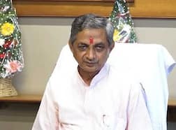 Gujarat Rain: રાજ્યમાં જળબંબાકારની સ્થિતિને લઈને સમીક્ષા કરવા ફ્લડ કન્ટ્રોલ સેલ ખાતે પહોંચ્યા કુંવરજી બાવળીયા