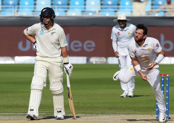 ઓસ્ટ્રેલિયાના ડેનિસ લીલી અને પાકિસ્તાનના વકાર યૂનુસે 38મી ટેસ્ટમાં 200 વિકેટ લીધી હતી. લીલી અને વકાર બંને સંયુક્ત રીતે ચોથા નંબર પર છે.