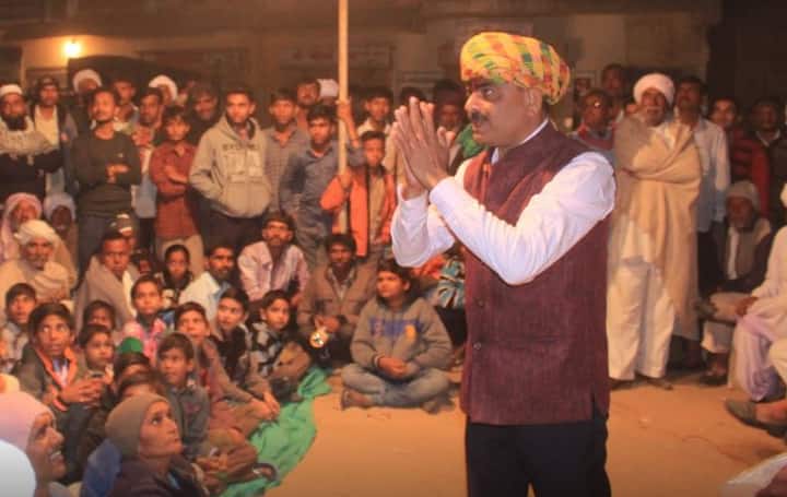 ગત નવેમ્બરમાં યોજાયેલી કારોબારીમાં સંસ્કૃત વિભાગના રીડર અને ધારાસભ્ય કિરીટ પટેલના ભાઈ દિલીપ પટેલને તેમની ભરતી સમયે રજૂ કરેલા સર્ટીફિકેટ ખોટા હોવાના આરોપસર સસ્પેન્ડ કર્યા હતા. 