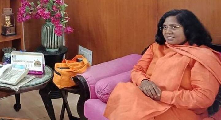 નવી દિલ્હી: રાજસ્થાન અને તેલંગણા વિધાનસભાની ચૂંટણીના મતદાનના એક દિવસ પહેલા ઉત્તર પ્રદેશના બહેરાઈચથી બાજપ સાંસદ અને દલિત નેતા સાવિત્રી બાઈ ફૂલેએ ભારતીય જનતા પાર્ટીમાંથી રાજીનામું આપી દિધુ છે. સાવિત્રી બાઈ ફૂલે છેલ્લા ઘણા સમયથી પાર્ટીથી નારાજ હતા અને પાર્ટી લાઈનથી અલગ નિવેદનો આપી રહ્યા હતા, તેમણે અચાનક પાર્ટી છોડવાની જાહેરાત કરી હતી. 