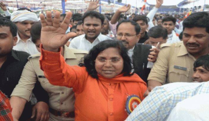 સાવિત્રી બાઈ ફૂલેએ કહ્યું હતું કે, યોગીનો દલિત પ્રેમ દેખાડો છે જો તેઓ દલિતોને પ્રેમ કરતા હોય તો દલિતોને ગળે લગાવે અને સમ્માન કરે. સાવિત્રી બાઈ ફૂલેએ એમ પણ કહ્યું હતું કે દેશમાં જેટલા પણ મંદિરો છે તેમાં દલિતોને પૂજારી રાખવા જોઈએ. 