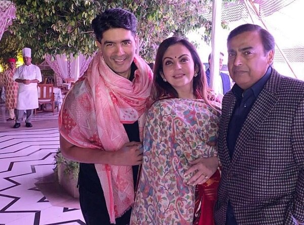 આ પહેલાં અમેરિકન સુરક્ષા એજન્સી ગાર્ડ્સે ઉદેપુર જિલ્લા પોલીસની સાથે બેઠક કરી હતી ત્યાર બાદ સ્થળની ચકાસણી કરી હતી. અંબાણી પરિવાર તથા સંબંધીઓ ઉદેપુર આવી ગયા છે. મુકેશ અંબાણીના ભાઈ અનિલ અને ટીના અંબાણી ઉદેયપુર પહોંચ્યા હતાં. 