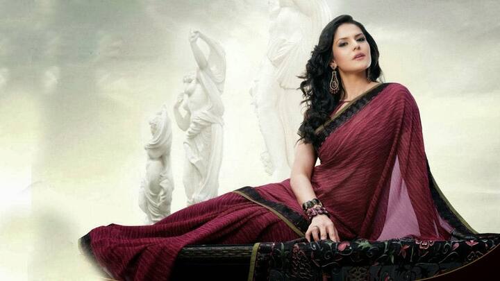 મુંબઇઃ બૉલીવુડમાં સલમાન ખાનની હિરોઇન તરીકે ઓળખાતી અભિનેત્રી ઝરીન ખાને પોતાના પૂર્વ મેનેજર વિરુદ્ધ પોલીસ ફરિયાદ કરી દીધી છે. તેને આરોપ લગાવ્યો છે કે, તેની મેનેજર અંજલિ અથે રૂપિયાના વિવાદને લઇને તેને ખરાબ શબ્દોનો પ્રયોગ કર્યો, સાથે જીવથી મારી નાંખવાની ધમકી પણ આપી હતી.