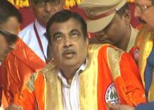 મહારાષ્ટ્ર: કેન્દ્રીય મંત્રી નીતિન ગડકરી સ્ટેજ પર કેમ પડી ગયા, જાણો કારણ