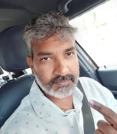 બાહુબલીના ફેમસ ડાયરેક્ટર એસએસ રાજામૌલીએ પણ મતદાન કર્યું હતું.