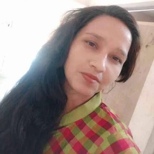 નોંધનીય છે કે, પેપર લીક કૌભાંડ પકડાયેલી મહિલા આરોપી રૂપલ શર્મા પોતે સ્વર્ગસ્થ પીએસઆઈની પુત્રી છે અને તે પોતે આ લોકરક્ષક દળની પરીક્ષાની ઉમેદવાર હતી. તેની પાસે જવાબો આવી ગયા એટલે તેણીએ ભરતી બોર્ડના પીએસઆઈ ભરત બોરાણાને વોટ્સઅપ કરીને વેરીફાઈ કરાવવા માંગતી હતી જેમાં તે ફસાઈ ગઈ હતી. 