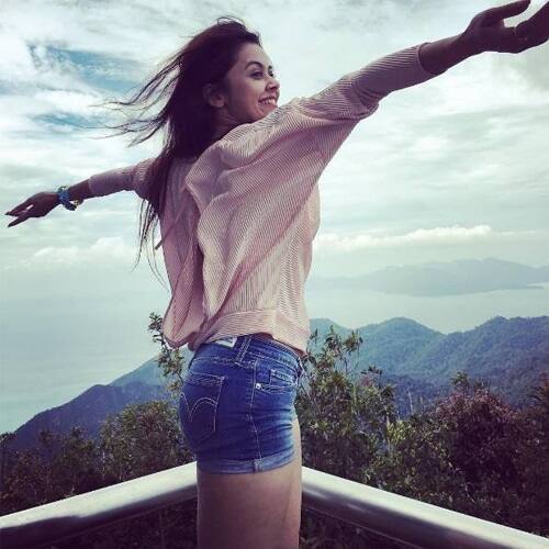 કોલ ડિટેલથી ખુલાસો થયો કે મૃતક ડાન્સ બારમાં કામ કરનારી અનેક યુવતીઓ સહિત ટીવી સિરિયલમાં કામ કરતી અભિનેત્રીઓ સાથે પણ સંપર્કમાં હતો. પોલીસે ટેલિવિઝનના પડદે ‘ગોપી વહુ’ના નામથી પ્રચલિત દેવોલીના ભટ્ટાચાર્યજી સહિત 20 લોકોની પૂછપરછ કરી હતી. 