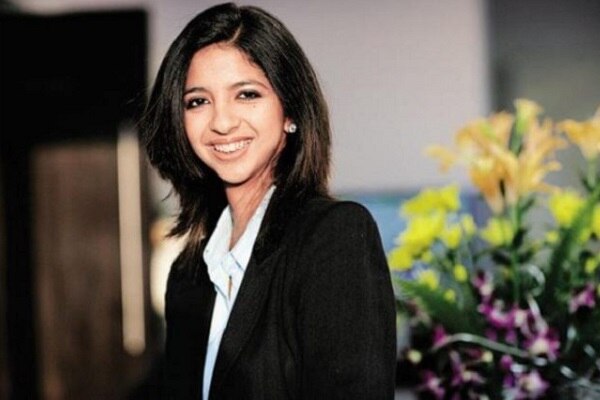 આનંદની બહેન નંદિની પીરામલ છે. તે પીરામલ ગ્રુપમાં ઓવર ધ કાઉન્ટર બિઝનેસ અને એચઆર ઓપરેશન જુએ છે. તેણે પીરામલ હેલ્થકેર અને અબોટ ડીલમાં મહત્વપૂર્ણ ભૂમિકા ભજવી હતી. નંદિનીને 2014માં યંગ ગ્લોબલ લીડર એવોર્ડ મળ્યો હતો. તેણે ઓક્સફર્ડ યુનિવર્સિટીમાંથી બીએ અને સ્ટેનફોર્ડથી એમબીએનો અભ્યાસ કર્યો છે.