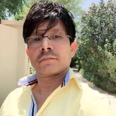 વડોદરાના રહેવાસી સ્ટુડન્ટ ઉજ્જવલ કૃષણમે 2 ઓક્ટોબરના રોજ સ્થાનિક પોલીસને ફરિયાદ કરી હતી. ફરિયાદમાં તેણે જણાવ્યું કે, ‘કમાલ રાશિદ ખાન, જે ખુદને બોલીવુડનો ક્રિટિક કહે છે. તે તાજેતરના એક વીડિયોમાં ખાસ કમ્યુનિટી સામે અપમાનજનક વાતો કરતો જોઈ શકાય છે. સુપ્રીમ કોર્ટના ઐતિહાસિક ફેંસલા બાદ પણ તે આ પ્રકારની સ્પીચ આ છે. જેનાથી અભદ્ર અને અપમાનજનક લાગી રહ્યું છે.’