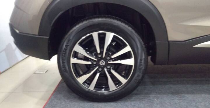 માર્કેટમાં લોન્ચ થયા બાદ આ એસયુવીનો મુકાબલો મારુતિ સુઝુકી S-Cross, હ્યુન્ડાઇ Creta અને રેનો કેપ્ચર સાથે થશે. આ કારના ઈન્ડિયા વર્ઝનને નવા નિસાન ડિઝાઇન સેન્ટરે તૈયાર કરી છે. કંપનીના કહેવા મુજબ અનેક ઈનપુટ ભારતીય માર્કેટને ધ્યાનમાં રાખીને આપવામાં આવશે.